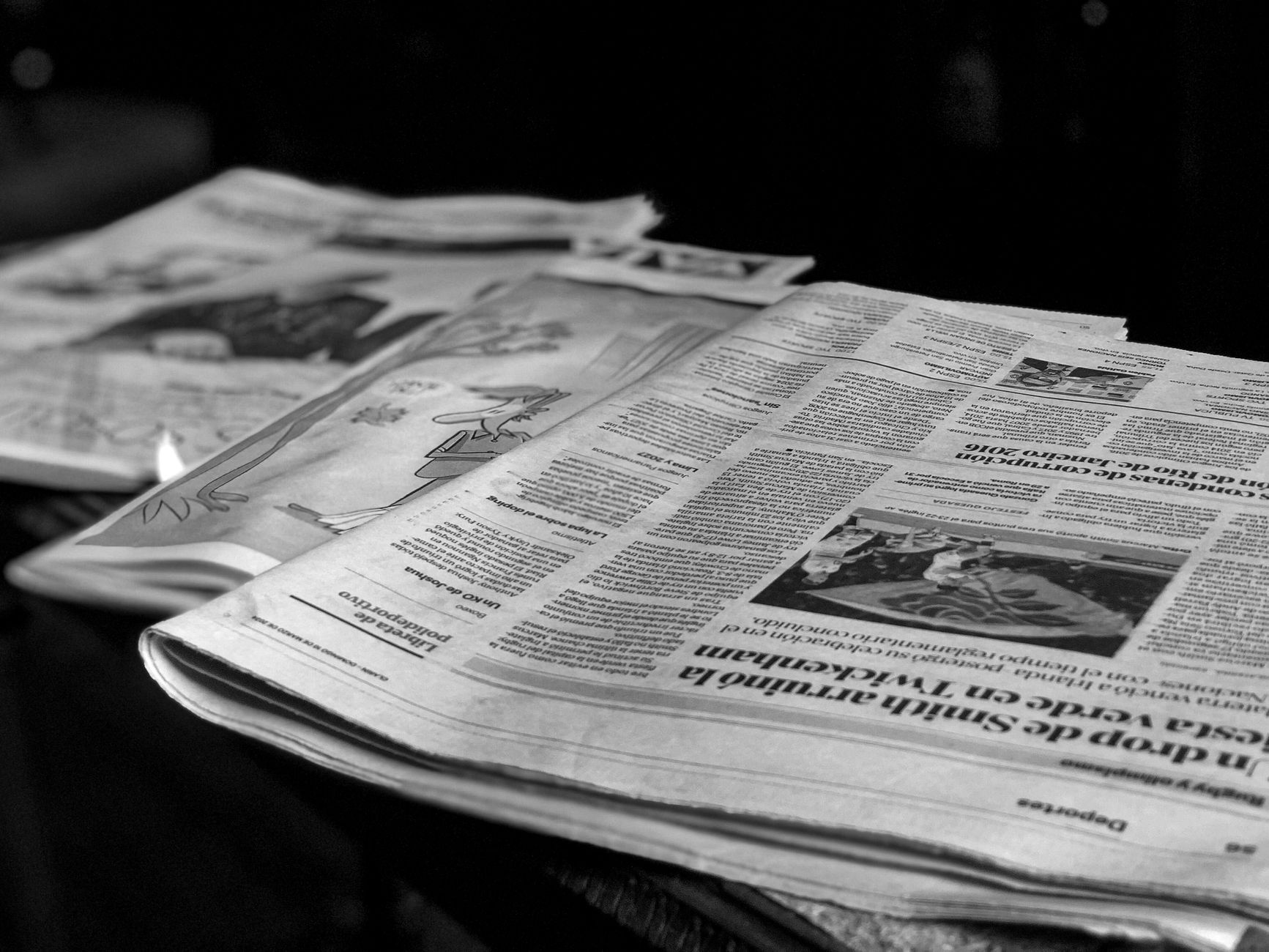 Global journalism newsroom desk